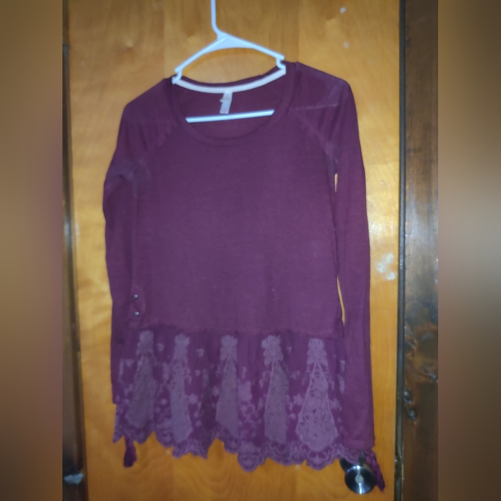woman's xs long sleeve Lace Trim Tunic Top